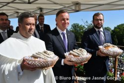 Od lewej: przeor Jasnej Góry Samuel Pacholski, Prezydent RP Andrzej Duda, Minister Rolnictwa i Rozwoju Wsi Grzegorz Puda.